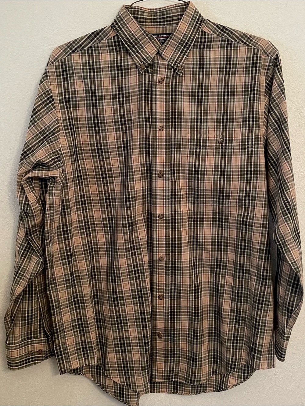 Roundtree & Yorke Men’s Button Down Shirt Med Tan Plaid Long Sleeve Cotton Blend